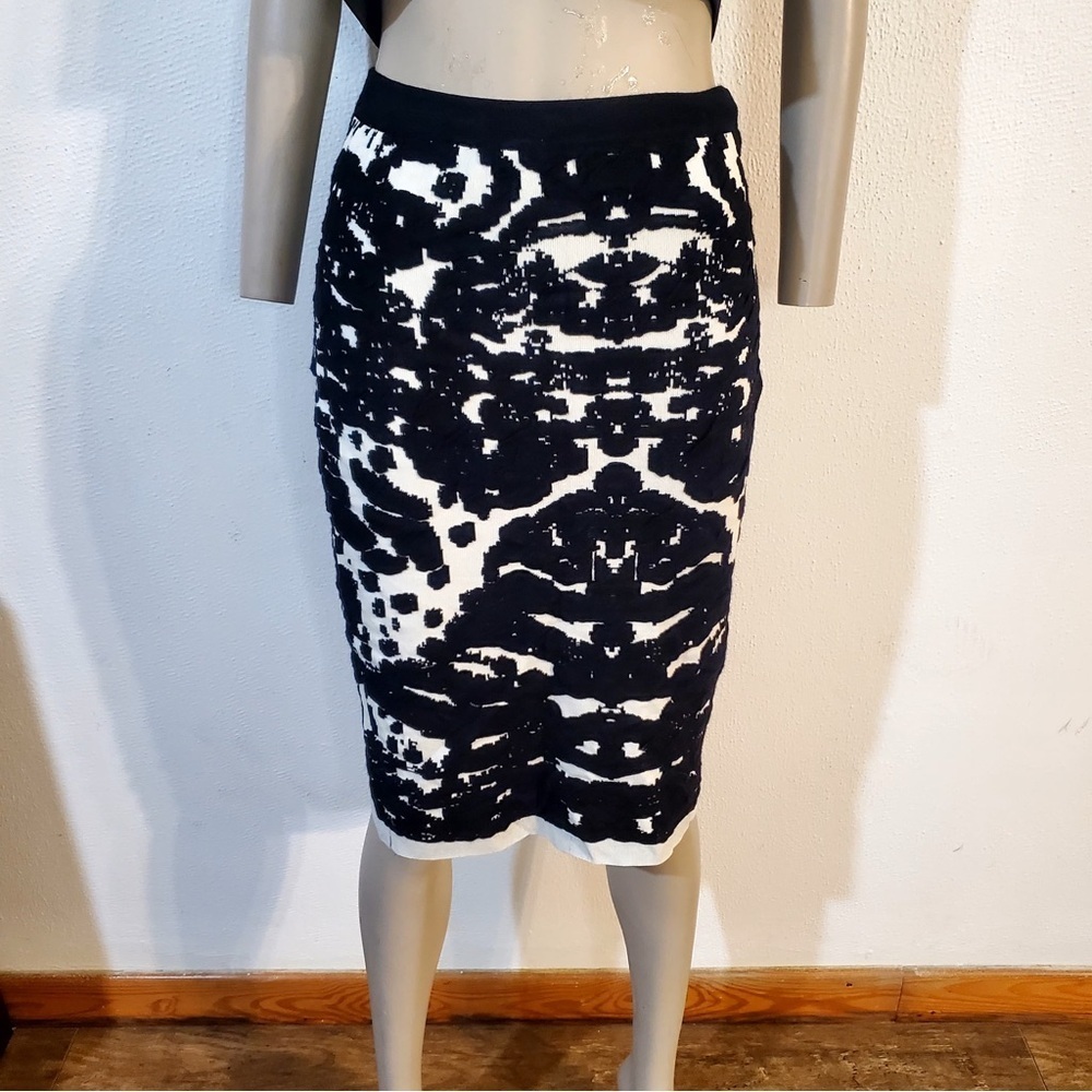 GRACIA BLACK & WHITE PENCIL SKIRT Size S - Picture 8 of 12
